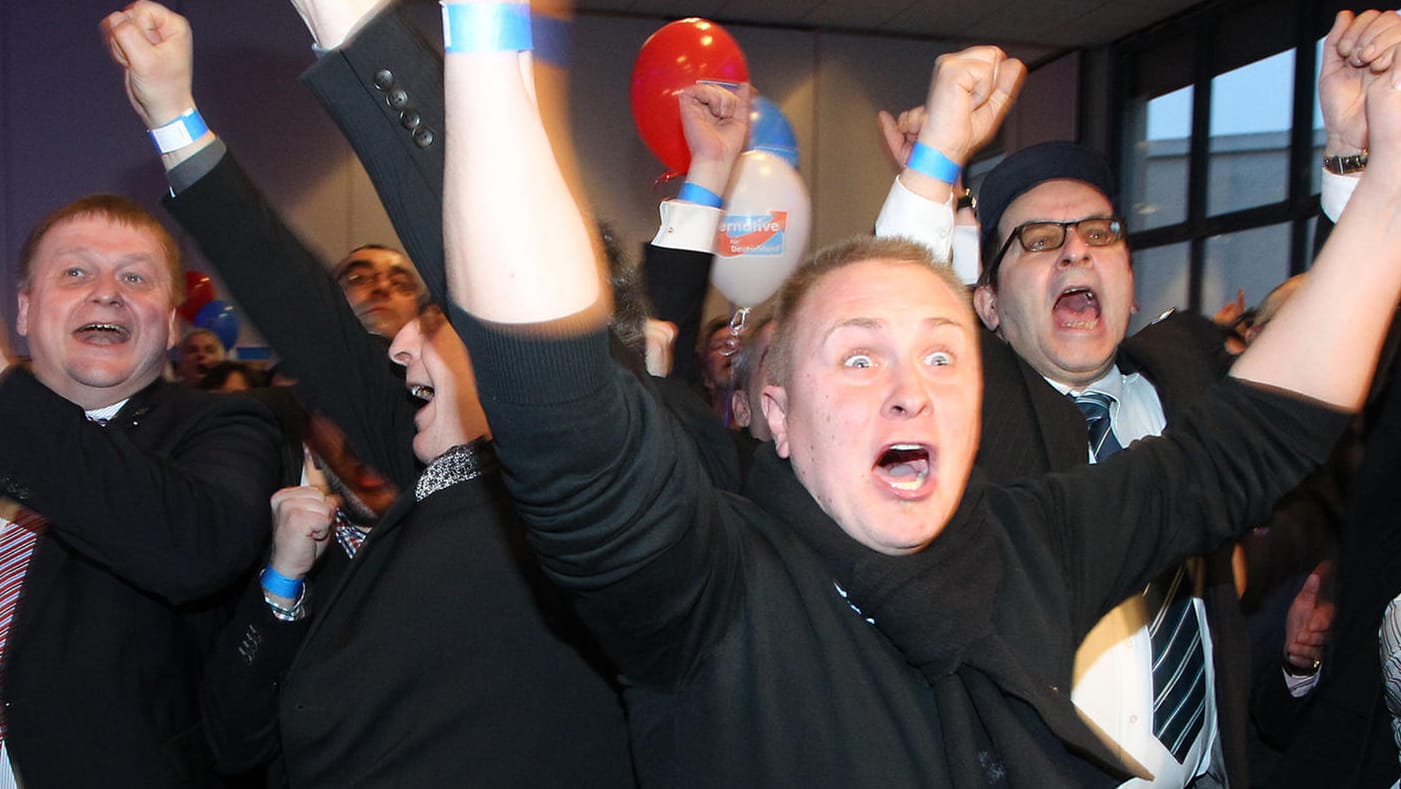 Jubel auf der Wahlparty der AfD in Sachsen-Anhalt nach Bekanntgabe der ersten Hochrechnungen.