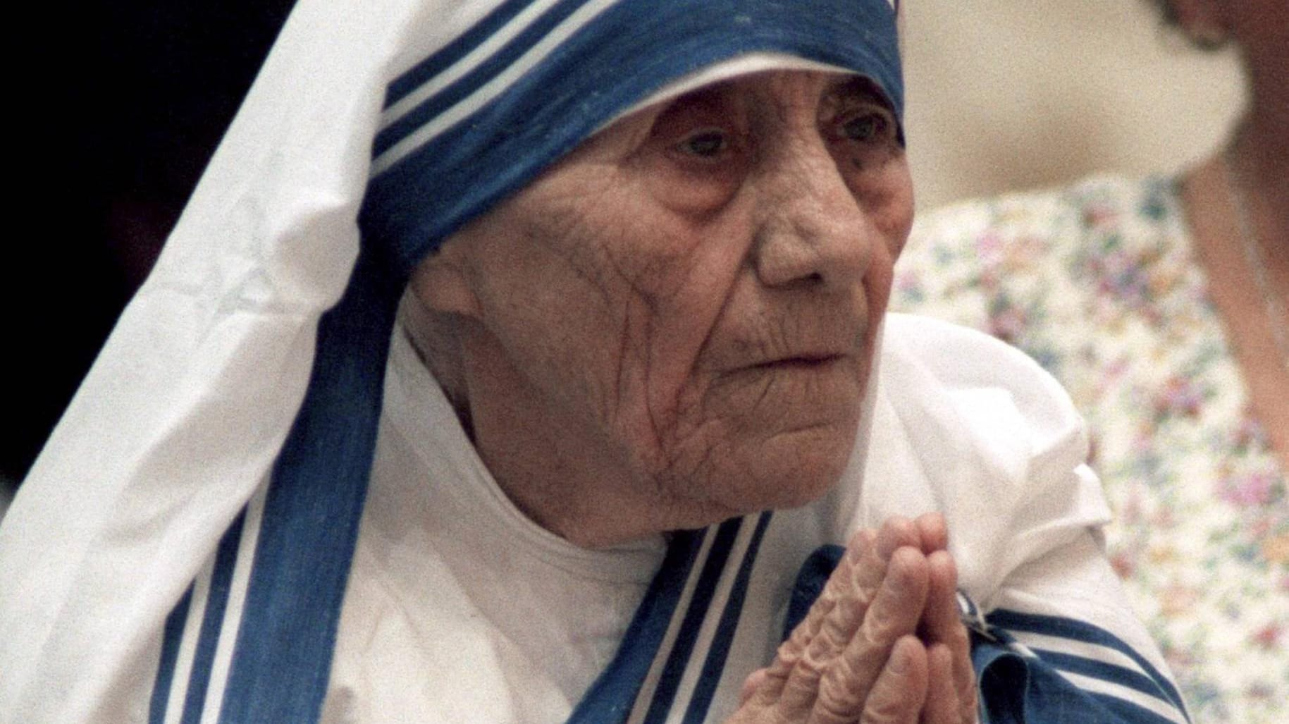 Die Ordensfrau und Friedensnobelpreisträgerin Mutter Teresa wird heiliggesprochen. Die Ordensfrau und Friedensnobelpreisträgerin Mutter Teresa wird heiliggesprochen.
