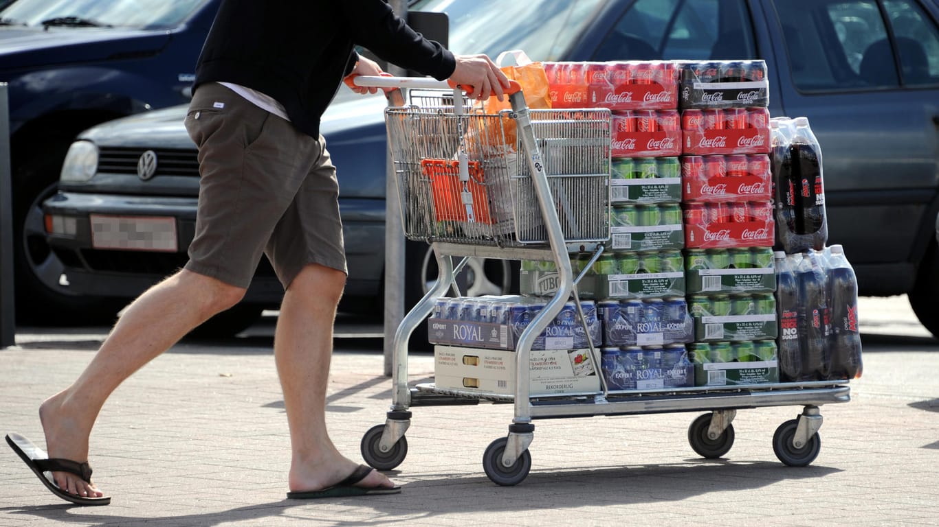 Viele Dänen decken sich in der deutsch-dänischen Grenzregion mit Getränkedosen ein. Das missfällt der dänischen Handelskammer.
