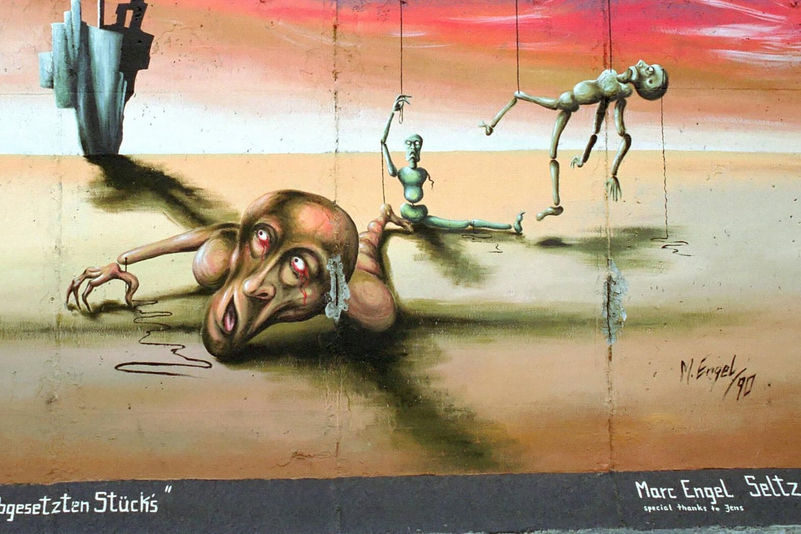 Surrealistische Motive sind auch an der Berliner Mauer zu finden.