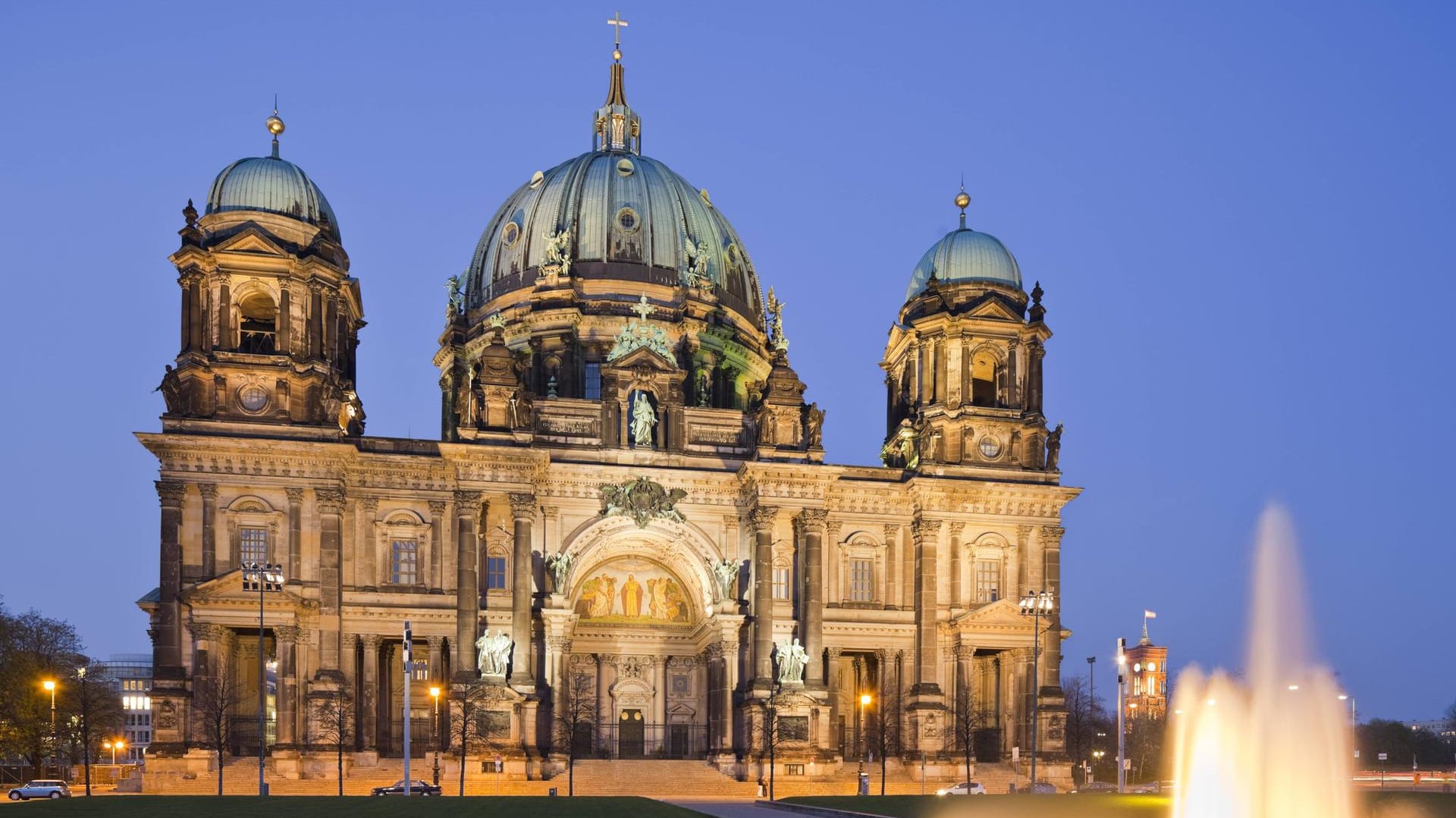 Der opulente Berliner Dom ist in Anlehnung an den Barockstil erbaut.