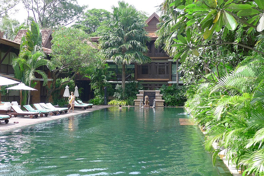 Bei Kambodscha denken viele sofort an dicht bewachsene Regenwälder – und liegen damit auch beim "Hotel La Résidence d’Angkor" absolut richtig.