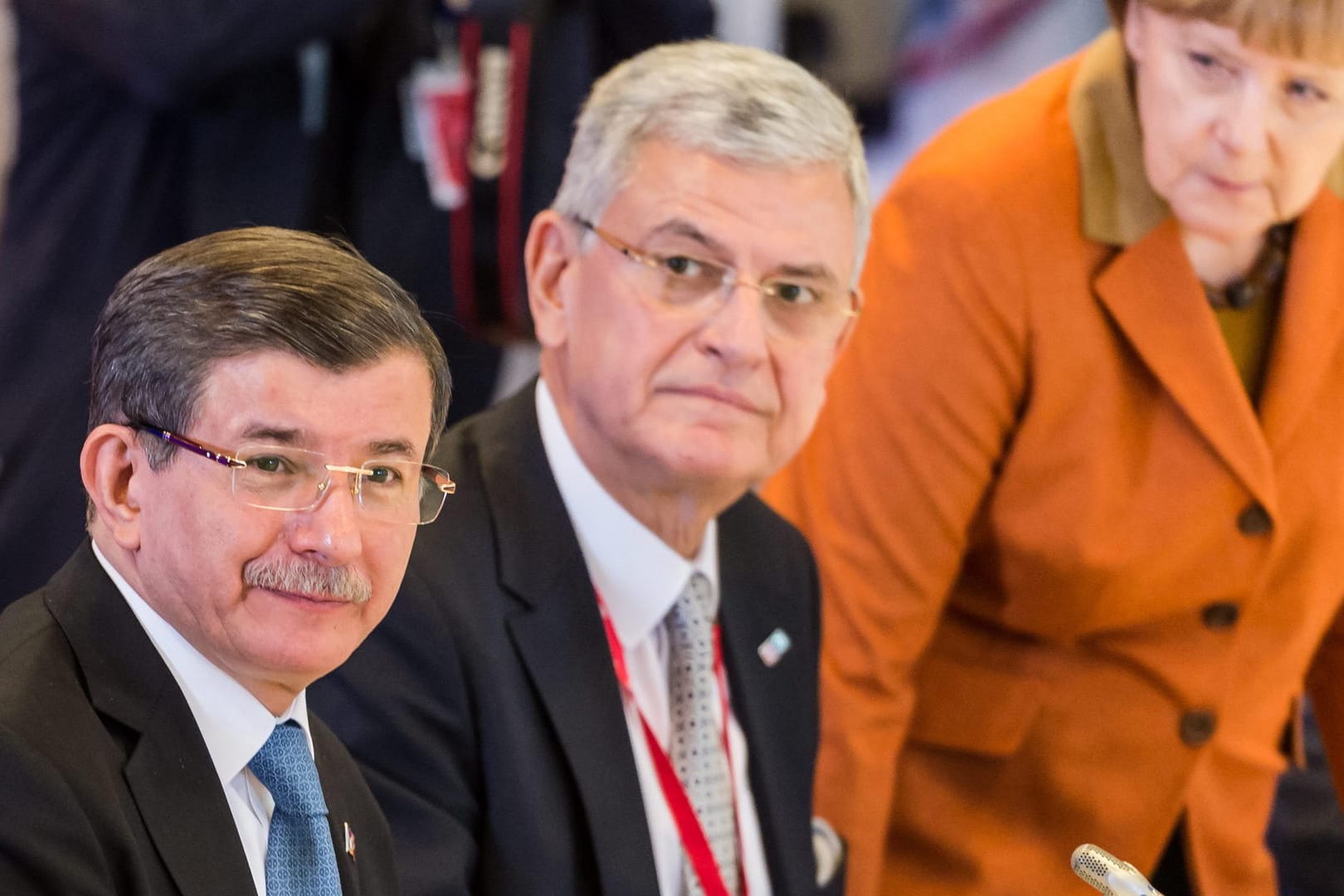 Angela Merkel (re.) steht einem EU-Beitritt von Davutoglus (li.) Türkei weniger skeptisch gegenüber als das EU-Mitglied Zypern.