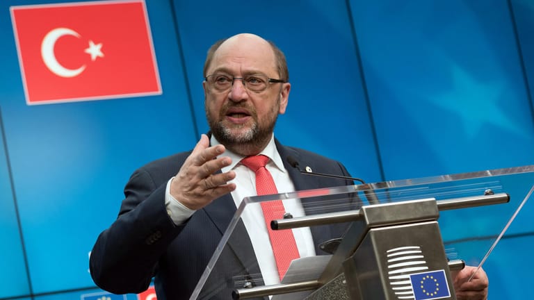 EU-Parlamentspräsident Martin Schulz dämpft die Erwartungen vor dem EU-Gipfel zur Flüchtlingskrise.