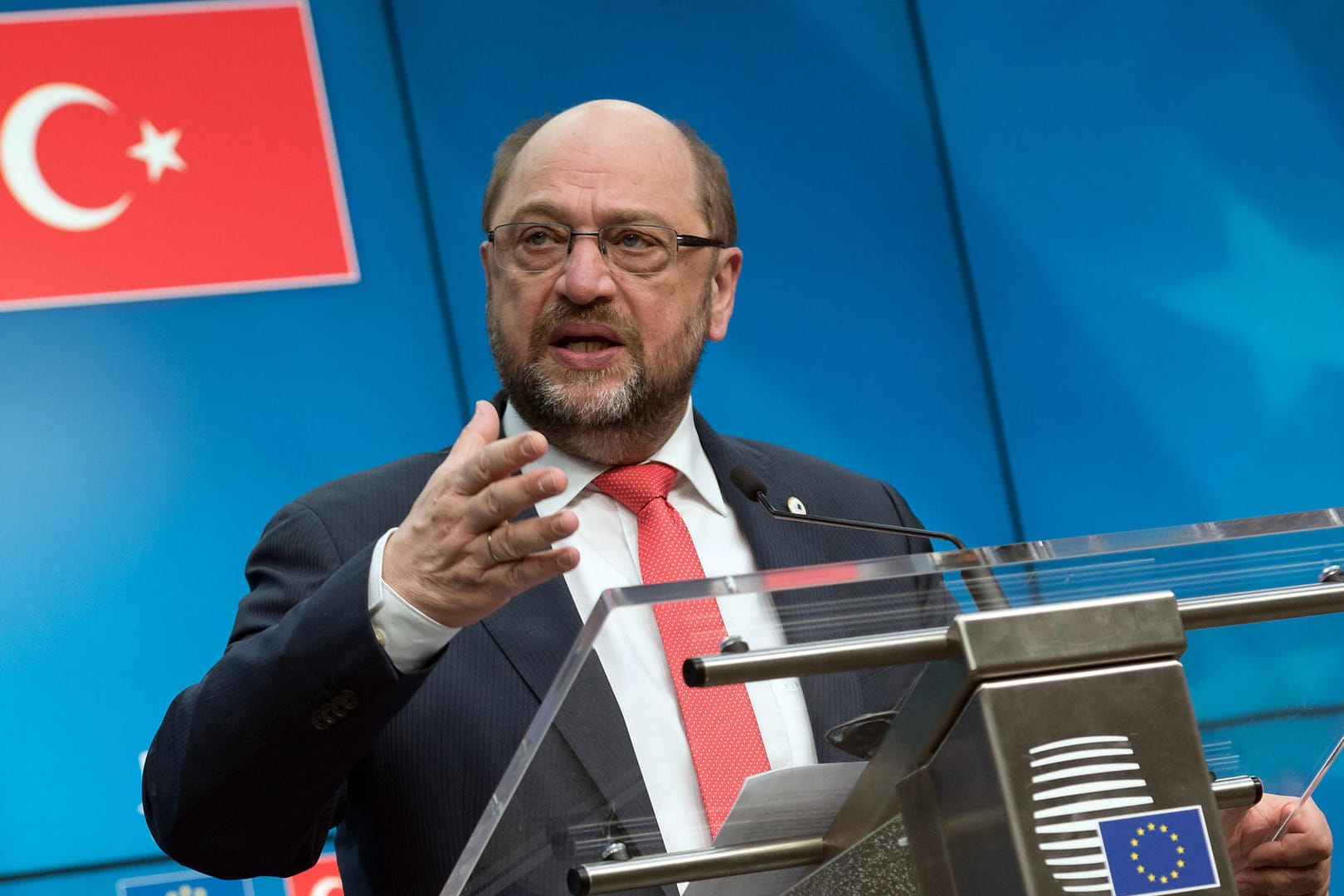 EU-Parlamentspräsident Martin Schulz dämpft die Erwartungen vor dem EU-Gipfel zur Flüchtlingskrise.