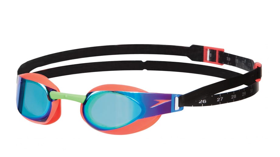 Ganz besonders sportlich ist die Schwimmbrille Fastskin Elite Goggle aus dem Hause Speedo (um 55 Euro)...