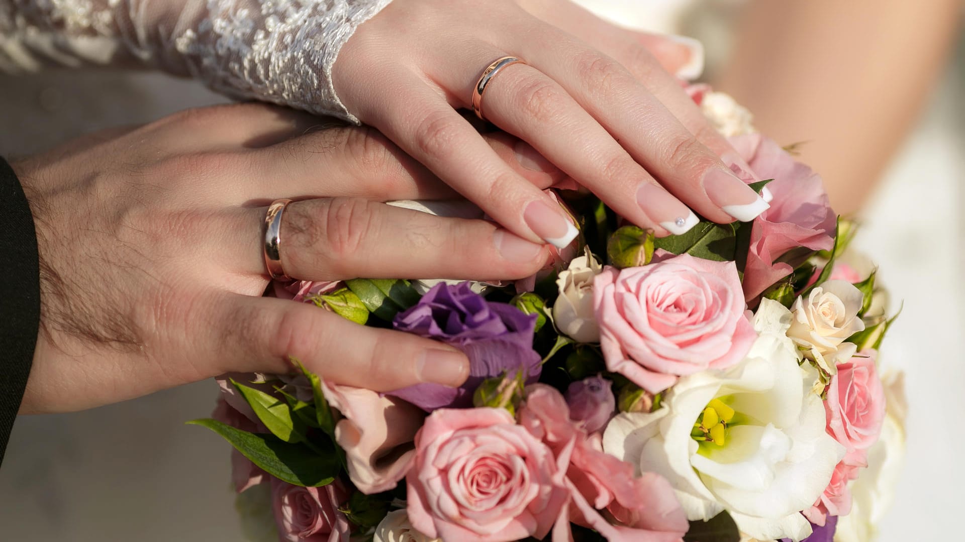 Das Nageldesign zur Hochzeit wird meist eher schlicht gehalten.