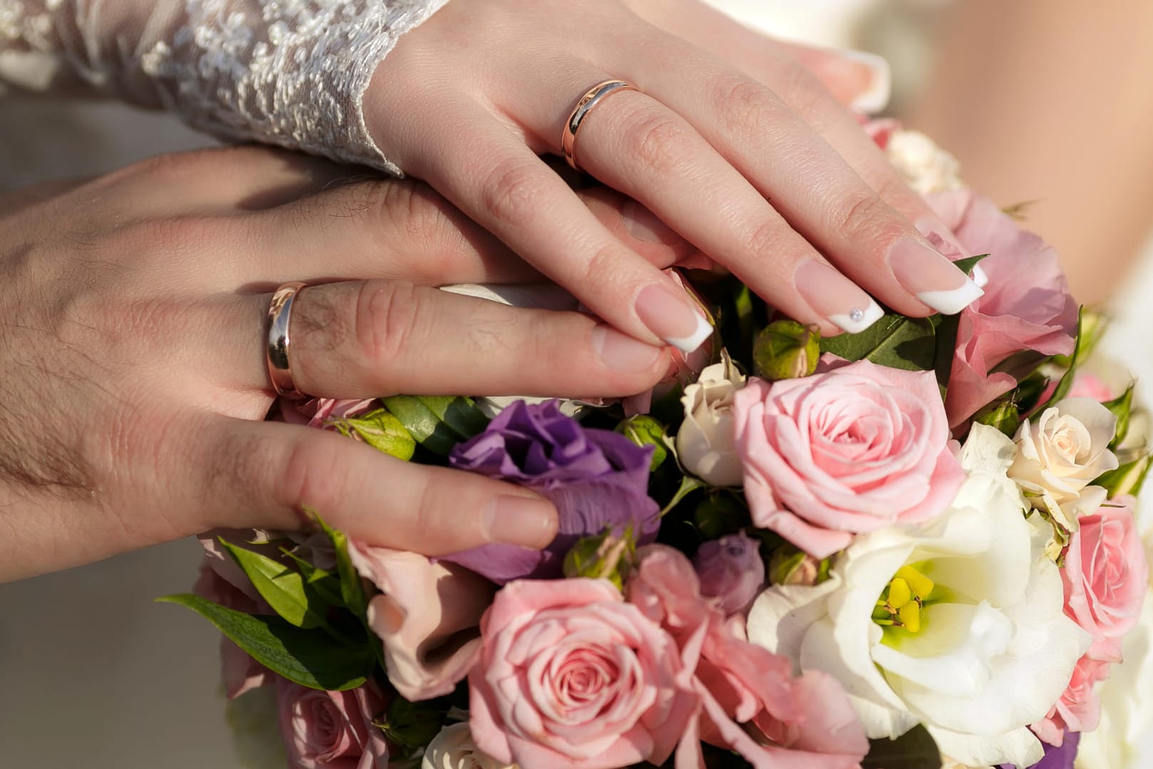 Das Nageldesign zur Hochzeit wird meist eher schlicht gehalten.