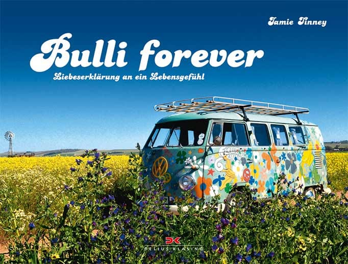Auch wenn Ende 2013 die Ära des T2 zu Ende ging - die Legende lebt noch einige Zeit weiter. Zum Beispiel durch den Bildband "Bulli forever" (Delius Klasing Verlag, 16,90 Euro), der dem legendären VW Bus ein Denkmal setzt.