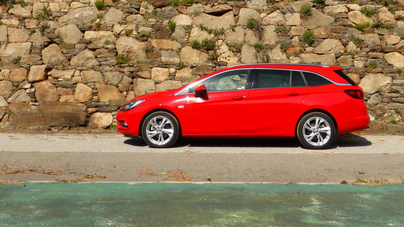 Neuer Opel Astra Sports Tourer kommt mit neuem Dieselmotor.