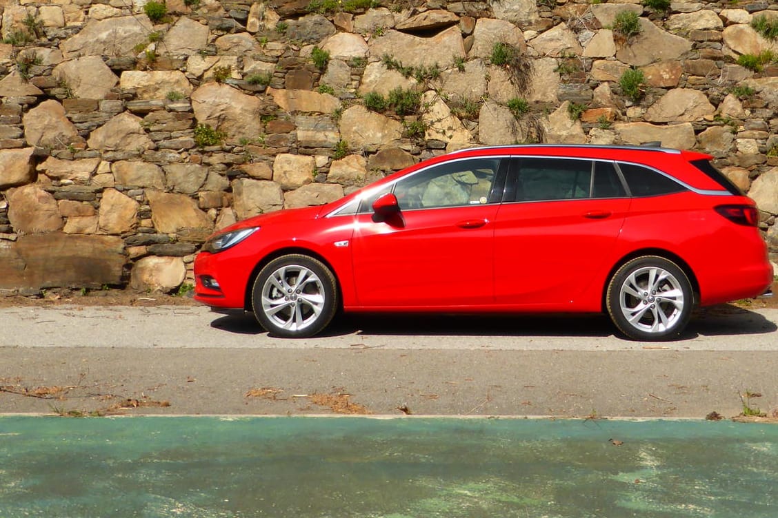 Neuer Opel Astra Sports Tourer kommt mit neuem Dieselmotor.