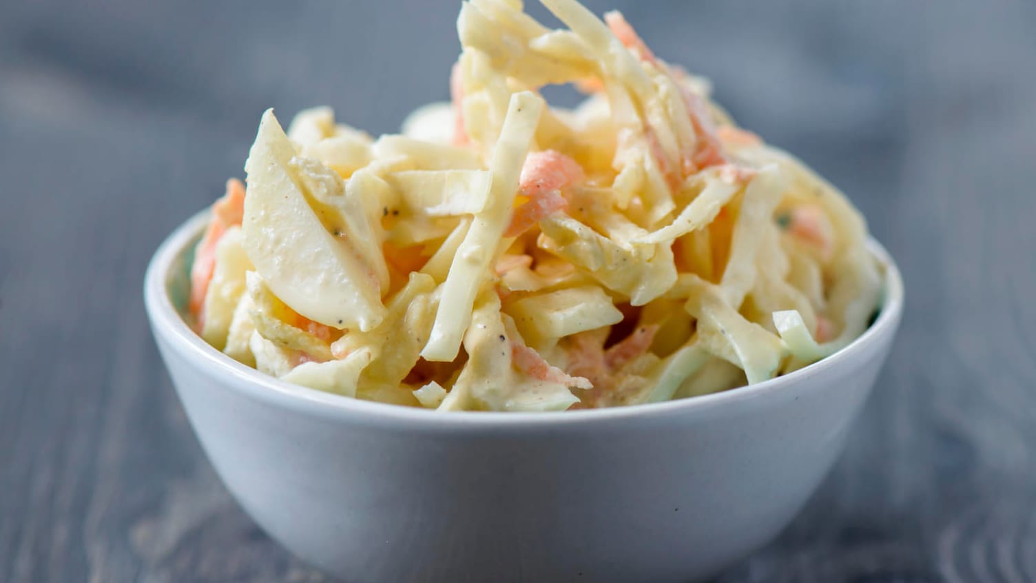 Coleslaw: Salat aus Weißkohl und Karotten.