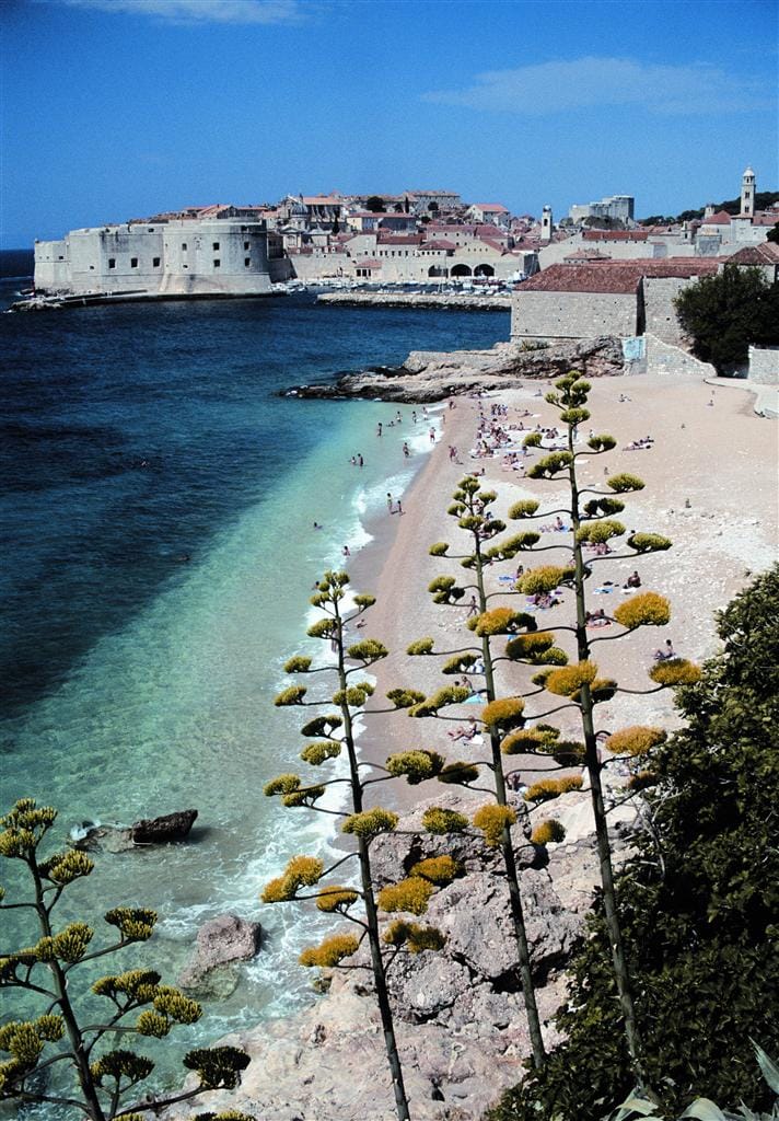 Das im Süden Kroatiens gelegene Dubrovnik ist für seine Stadtmauern und die historische Altstadt berühmt.