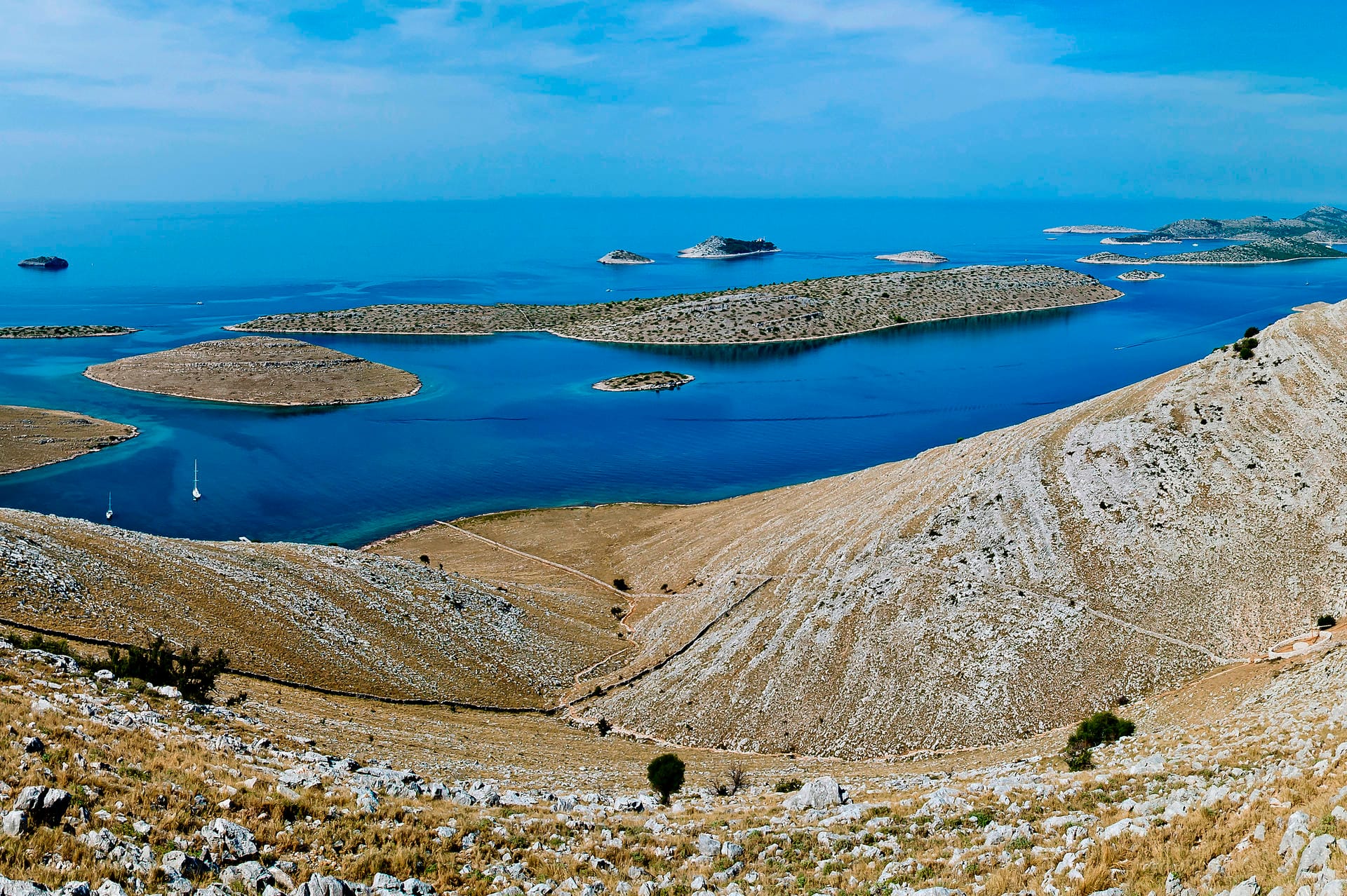Die Kornaten sind mit ihren 152 Inseln, Inselchen und Riffe die dichteste Inselgruppe zwischen den Inseln Dugi otok und Žirje.