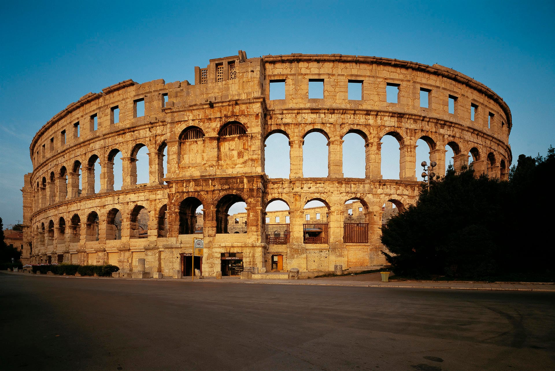 Pula ist eine der ältesten Städte im Süden Istriens. Hauptattraktion ist das römische Amphitheater.