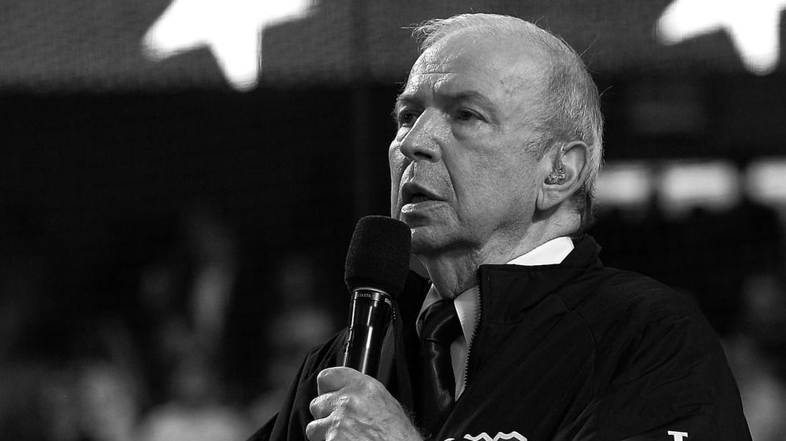 Frank Sinatra Jr. im September 2015, als er bei einem Baseballspiel in Los Angeles die Nationalhymne sang.