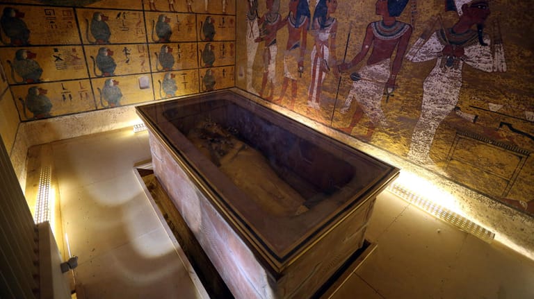 Hinter den Wänden der Grabkammer könnte sich das bisher unentdeckte Grab der Nofretete befinden.