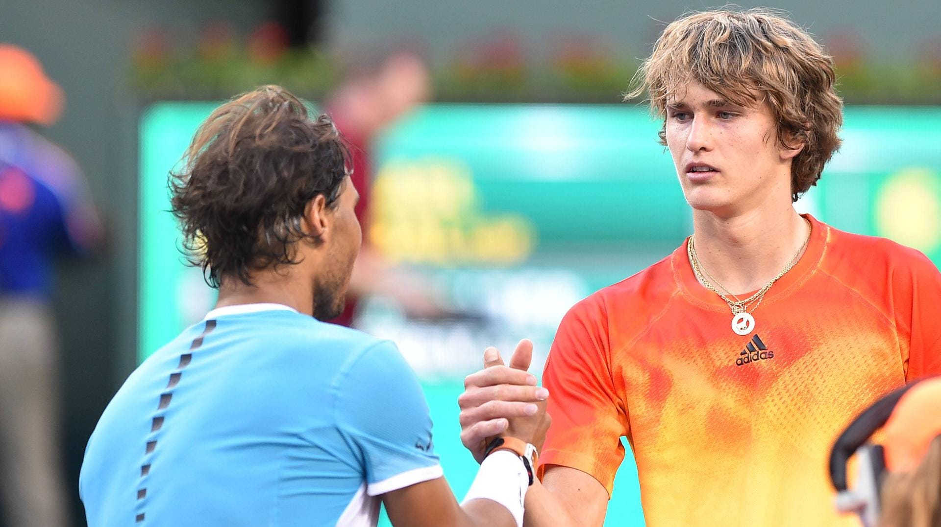 Shakehands nach einem engen Match zwischen Rafael Nadal (li.) und Alexander Zverev in Indian Wells.