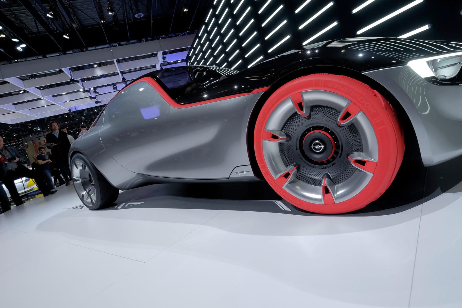 Der Opel GT auf dem Autosalon in Genf 2016.