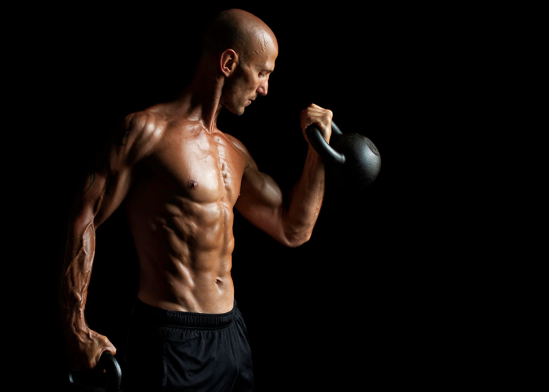 Das trainiert neben allen beteiligten Muskelgruppen immer auch die Körpermitte.