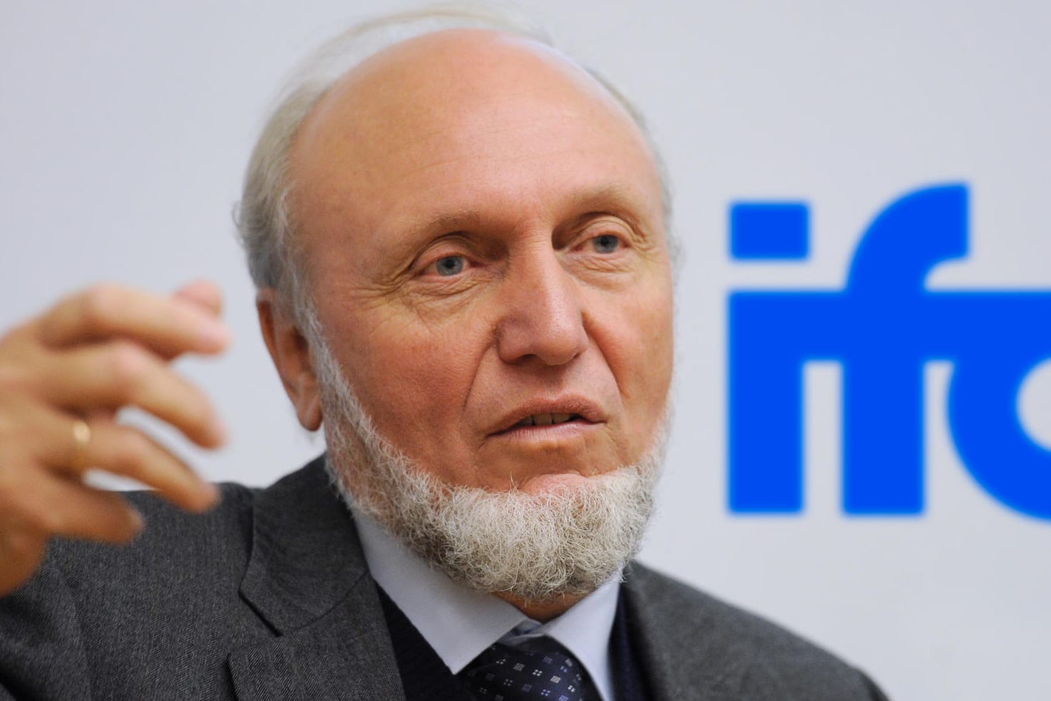 Hans-Werner Sinn hat eine klare Meinung zur Flüchlingspolitik.