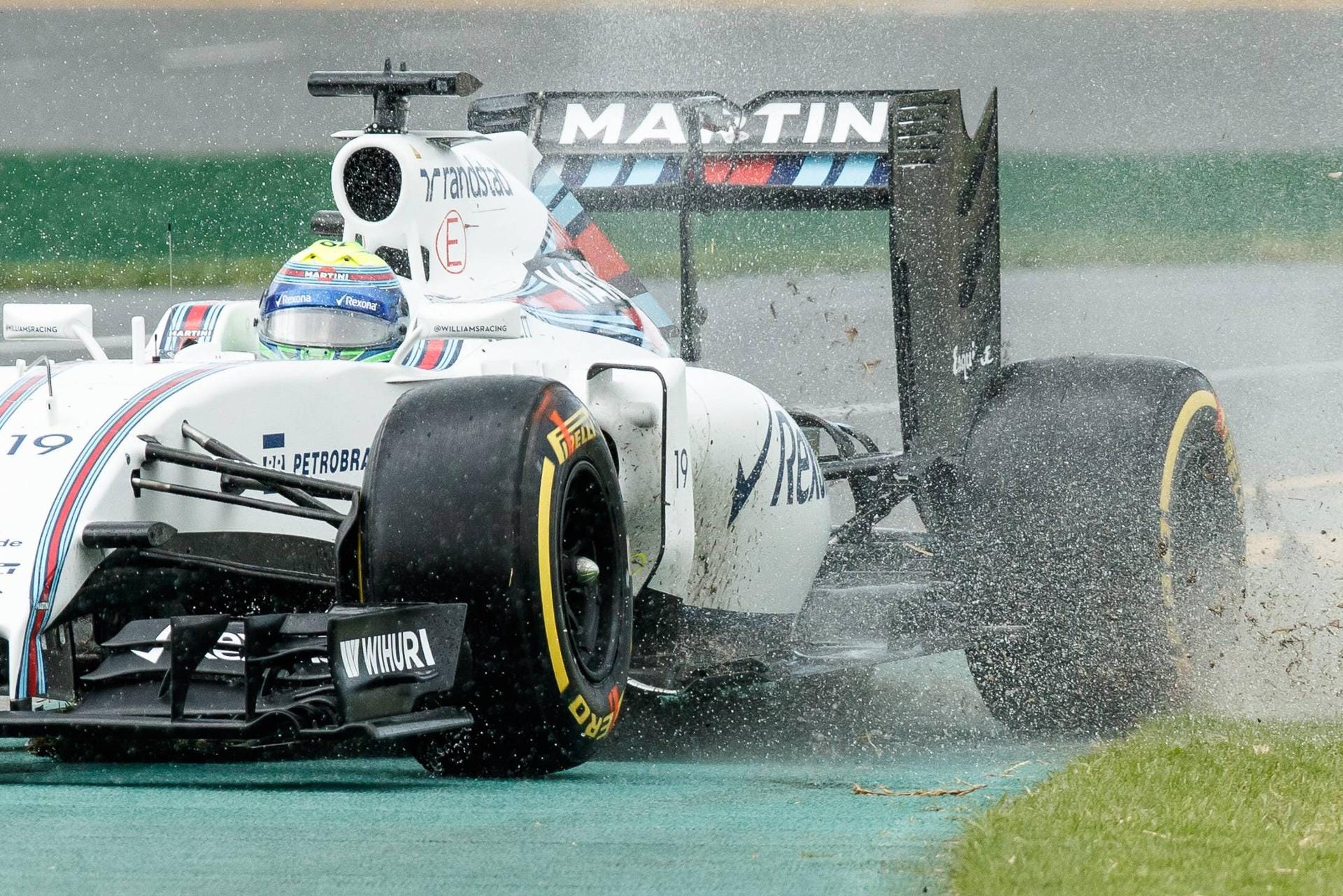 Felipe Massa erlaubt sich im Williams-Boliden einen kleinen Ausritt.