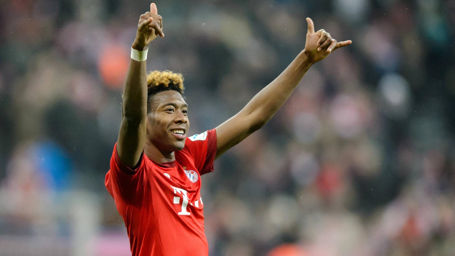 David Alaba wird auch künftig im Trikot des FC Bayern auflaufen. David Alaba wird auch künftig im Trikot des FC Bayern auflaufen.