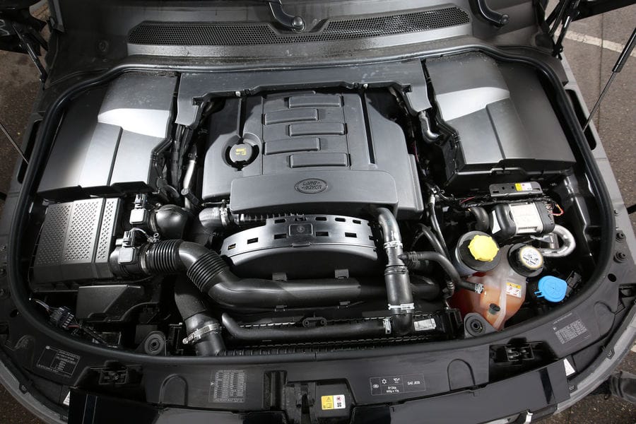 Der Dreiliter-Sechszylinder-Diesel mit 211 PS überzeugt mit guten Manieren und ausreichend Leistung und Drehmoment für On- und Offroad-Abenteuer.