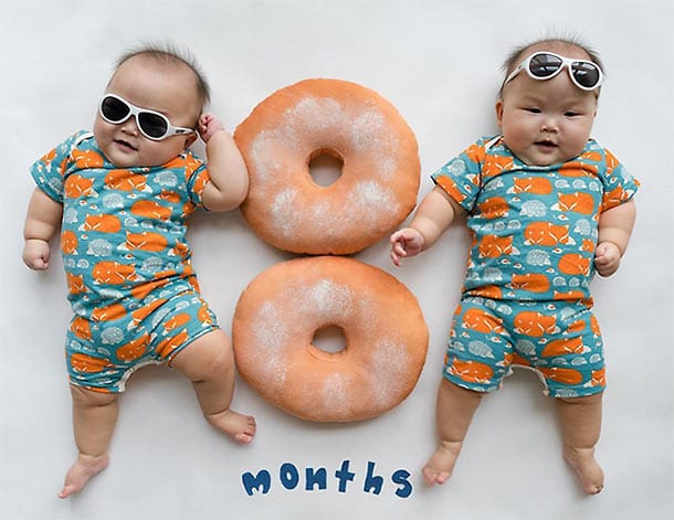 Rund und süß wie ein Donut - acht Monate waren die Momo-Twins bei dieser fröhlichen Aufnahme.