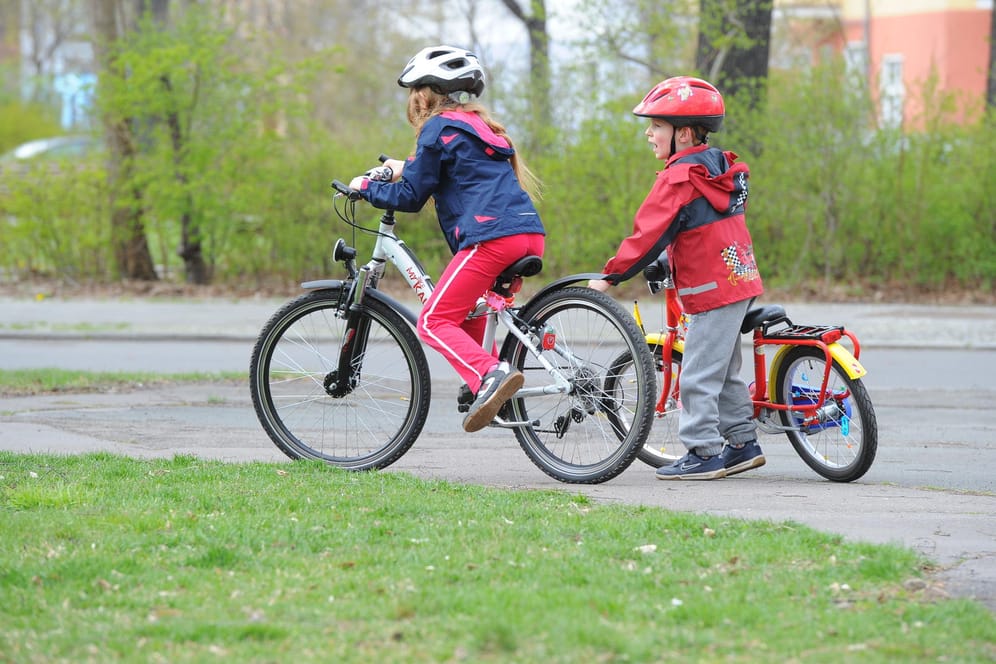 Kinderfahrrad: Das Fahrrad darf auf keinen Fall zu groß für das Kind sein.