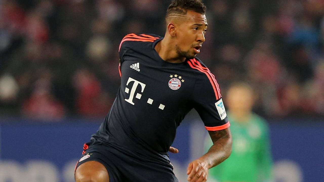 Jerome Boateng in Aktion: Der Bayern-Star will bei seinen Rückkehr-Plänen nichts überstürzen. Jerome Boateng in Aktion: Der Bayern-Star will bei seinen Rückkehr-Plänen nichts überstürzen.