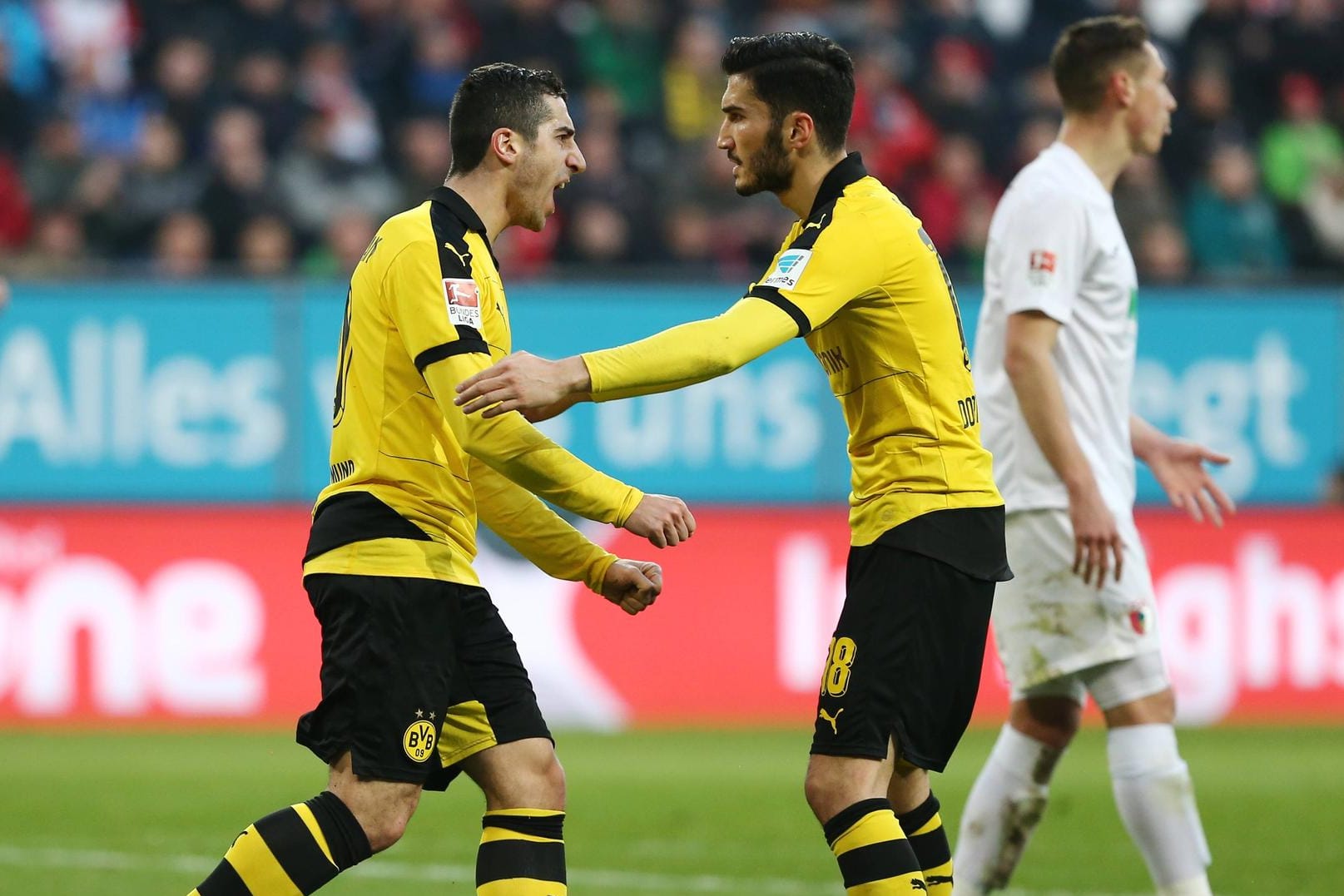 Dortmunder Torjubel zum 1:1: Torschütze Henrich Mchitarjan und Nuri Sahin (re.).