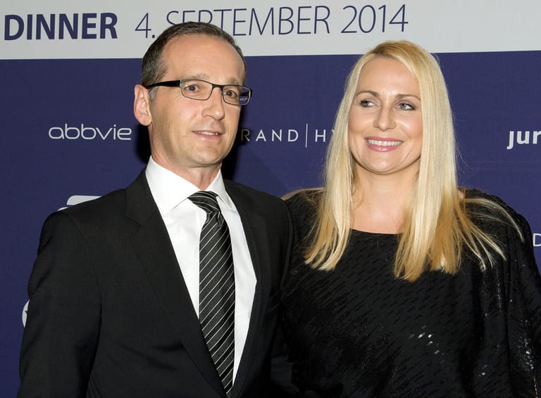 Im Februar gaben Heiko Maas und seine Ehefrau Corinna die Trennung bekannt. Der SPD-Politiker und die Lehrerin haben zwei gemeinsame Söhne.