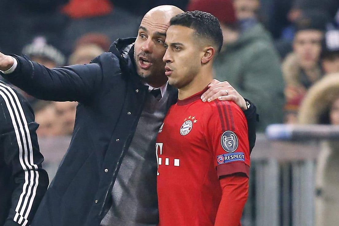 Bayern-Trainer Pep Guardiola (li.) schätzt Thiagos Fähigkeiten.