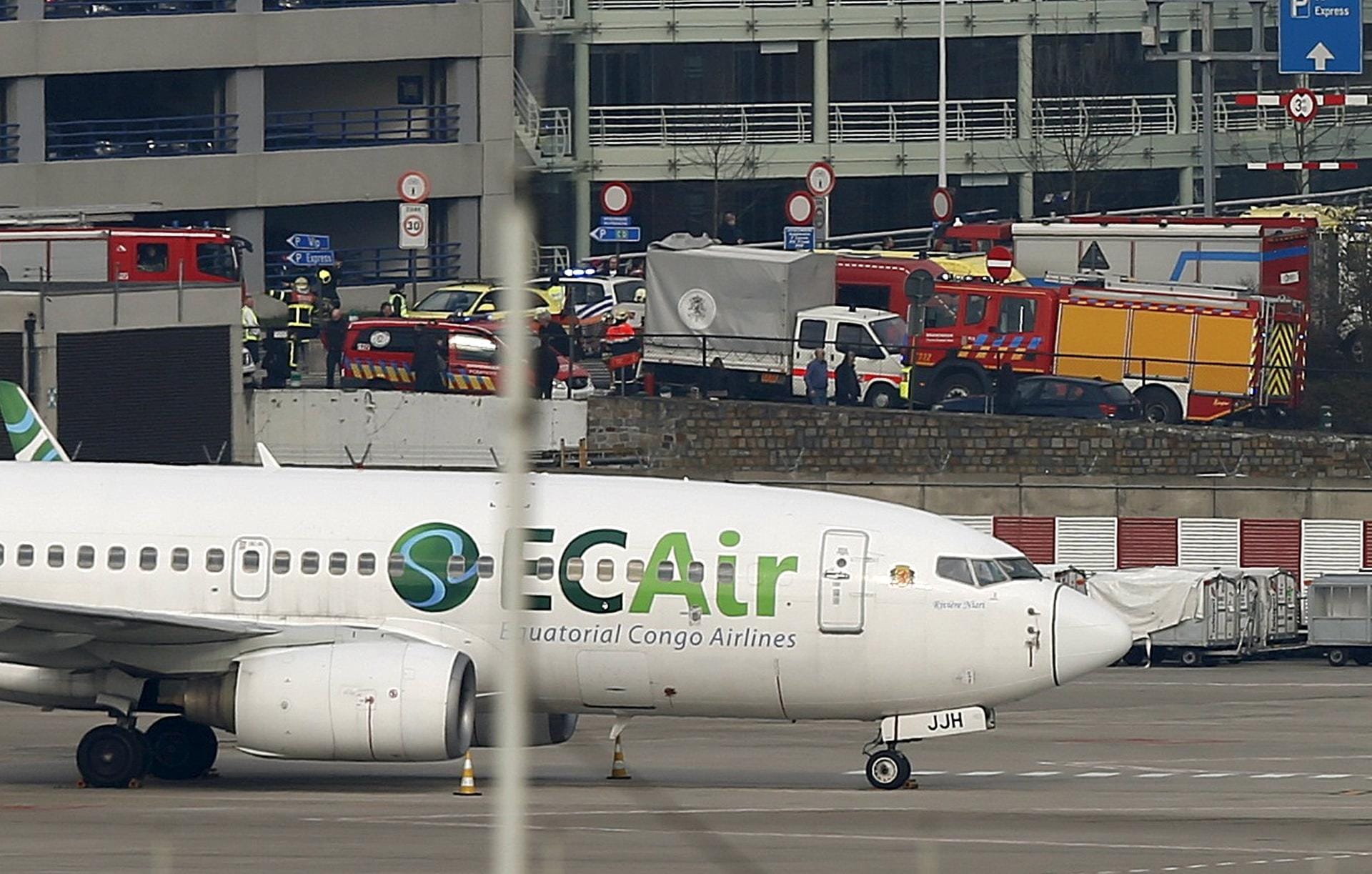 Alle Flüge von und nach Brüssel sind derweil gestrichen worden. Der Flughafen sowie sämtliche Brüsseler Bahnhöfe sind gesperrt.