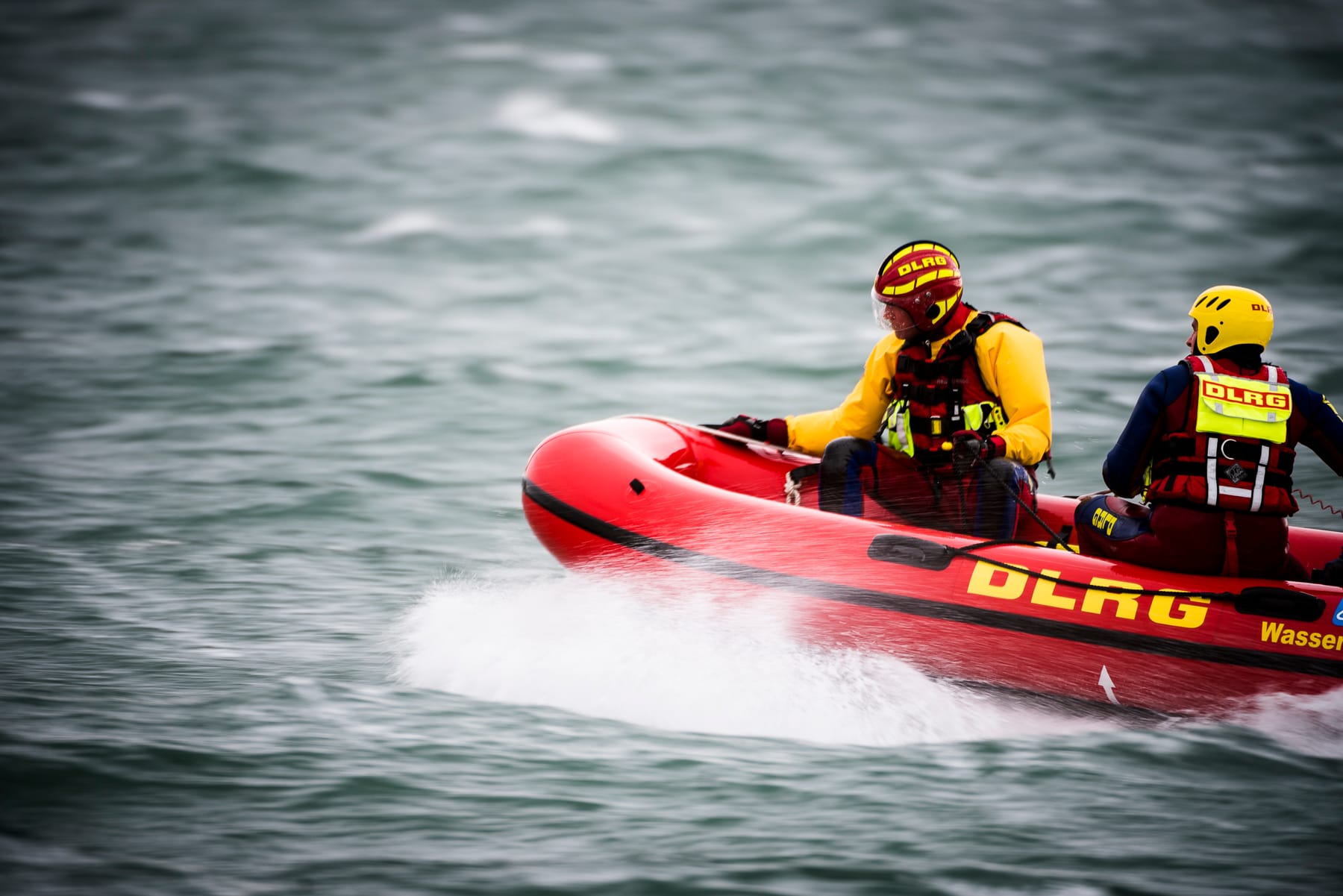 Die DLRG bringt dabei ein sogenanntes "IRB" (Infatable Rescue Boat) zum Einsatz.