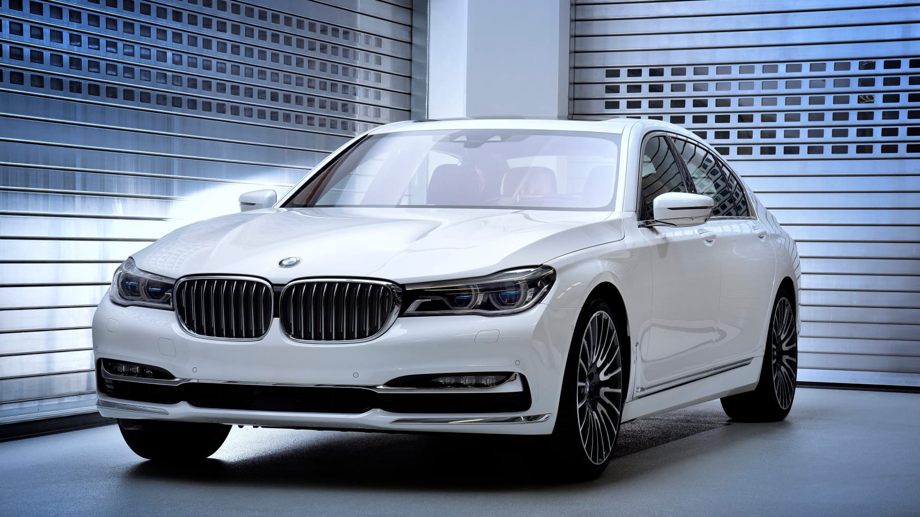 Den ohnehin schon exklusiven Siebener gibt es jetzt in einer noch luxuriöseren Kleinstserie: als BMW 750 Li Solitaire.