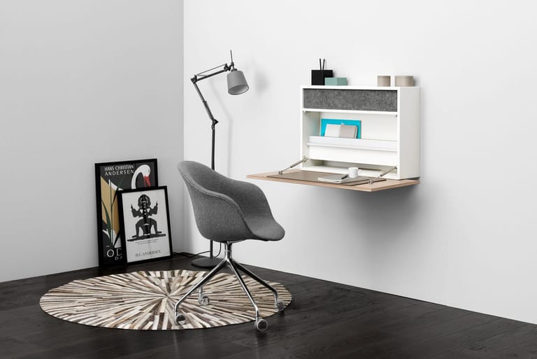Platz und Sichtraum lässt sich sparen, wenn man minimalistische Schränke an freie Wände hängt.