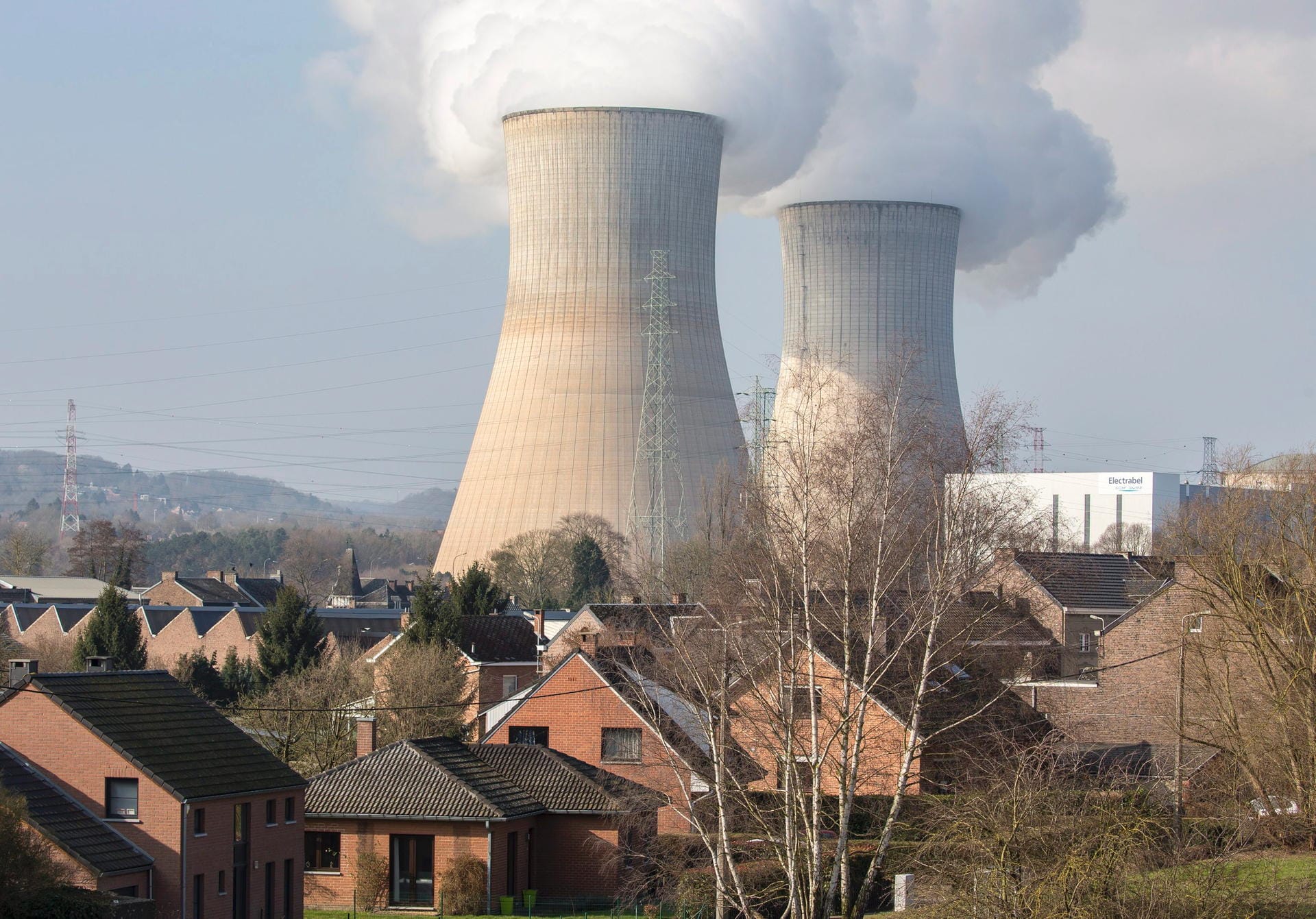 Das Atomkraftwerk Tihange, 70 Kilometer von Aachen entfernt, wird nach den Anschlägen in Brüssel evakuiert.