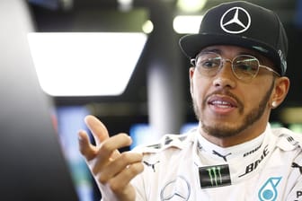 Mercedes-Pilot Lewis Hamilton musste sich zum Saisonauftakt der Formel 1 im Dauerduell Teamrivale Nico Rosberg geschlagen geben.