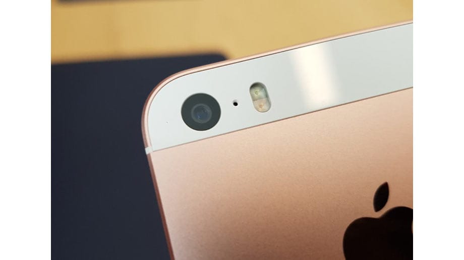 Die 12-Megapixel-Kamera ist weitgehend identisch mit der des iPhone 6s.