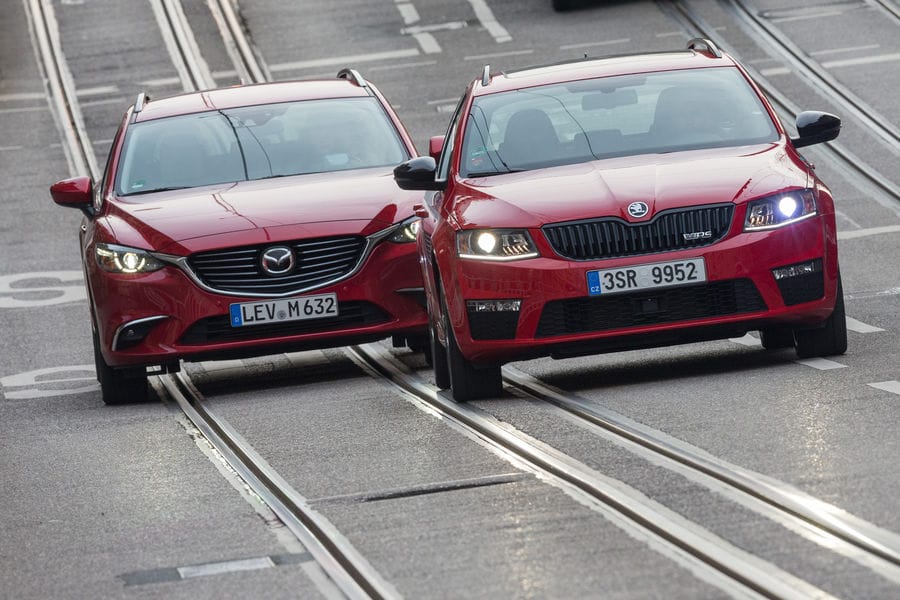 Zwei mit ganz eigenem Charakter. Während der Mazda 6 eher der komfortverliebte Edelkombi ist, zeigt sich der Skoda als sportlicher Pragmatiker mit hervorragenden Kombi-Talenten.