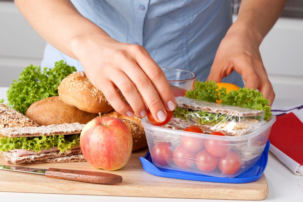 Das Vorbereiten von Mahlzeiten spart Zeit und hilft bei einer gesunden Ernährungsweise.
