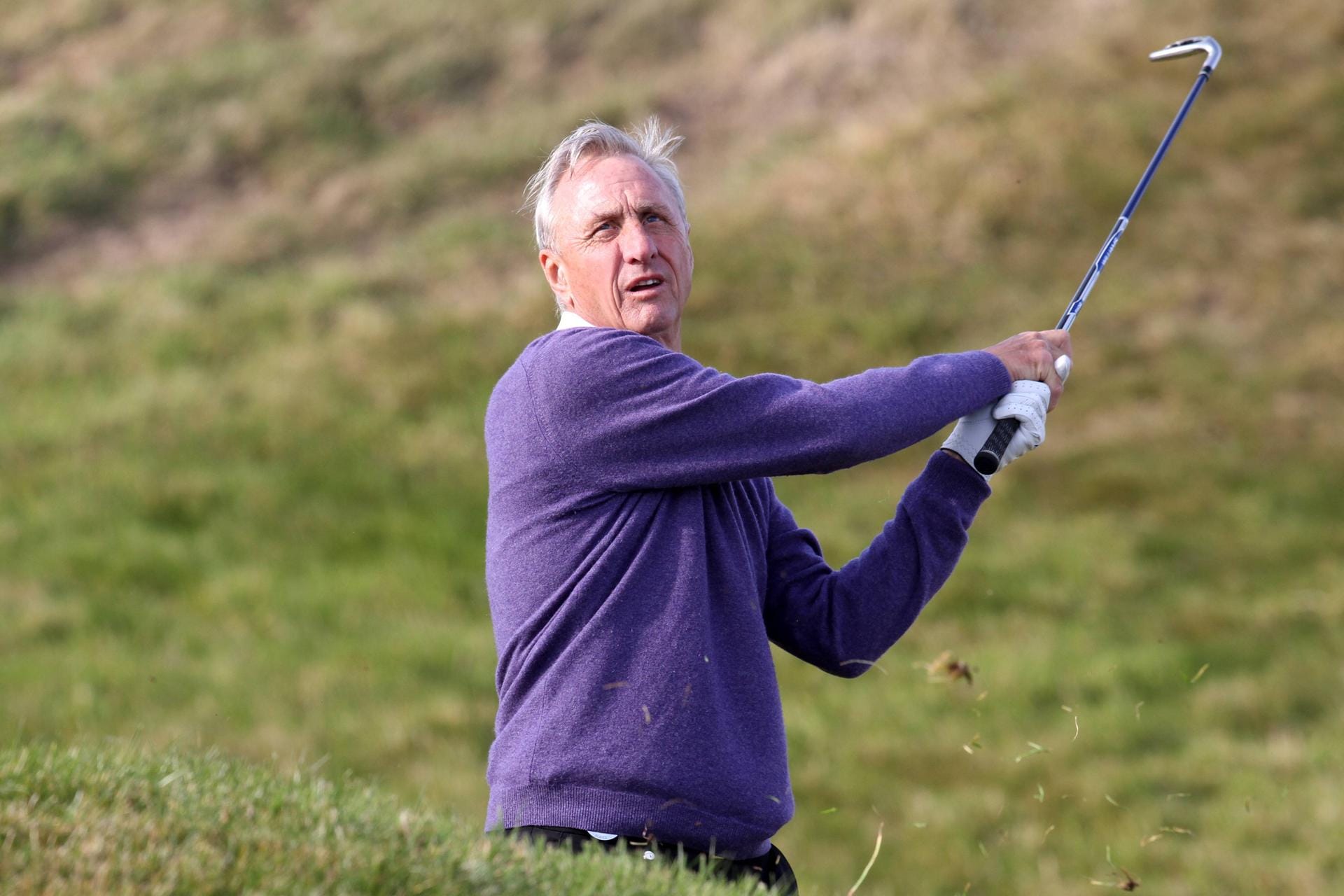 In seiner Freizeit genoss Cruyff das Golfspiel - und Tabak. Bis Anfang der 1990er war er starker Raucher. Im Oktober 2015 wurde Lungenkrebs diagnostiziert. Noch im Februar 2016 gab er sich optimistisch, die Krankheit besiegen zu können. Am 24. März 2016 starb Johan Cruyff in Barcelona. In seiner Freizeit genoss Cruyff das Golfspiel - und Tabak. Bis Anfang der 1990er war er starker Raucher. Im Oktober 2015 wurde Lungenkrebs diagnostiziert. Noch im Februar 2016 gab er sich optimistisch, die Krankheit besiegen zu können. Am 24. März 2016 starb Johan Cruyff in Barcelona.