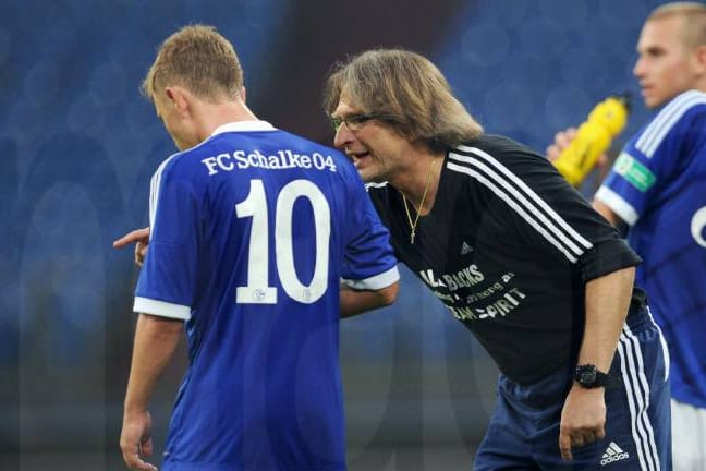 Norbert Elgert (re.) hat auch Max Meyer zum Bundesliga-Spieler geformt.