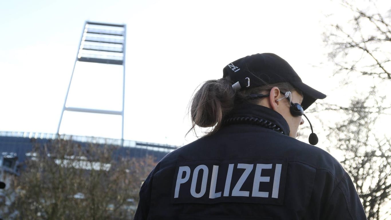 In Bremen sollen außergewöhnliche Polizeieinsätze von der DFL bezahlt werden.