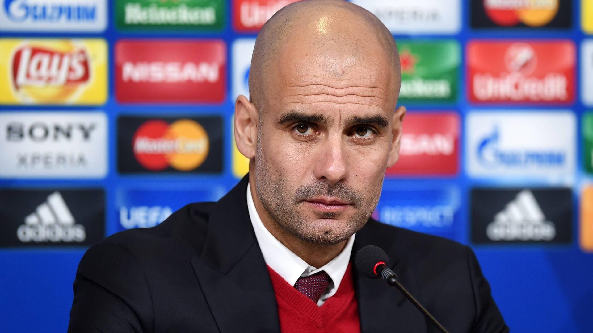 Pep Guardiola hat bei Manchester City einen Drei-Jahres-Vertrag unterschrieben. Pep Guardiola hat bei Manchester City einen Drei-Jahres-Vertrag unterschrieben.