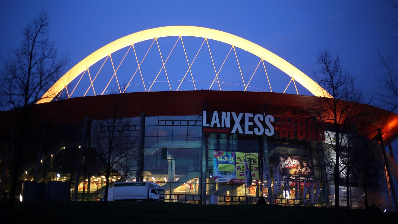 Die Kölner Lanxess Arena mit dem Eishockey- und dem Handball-Spiel an einem Abend doppelt belegt.