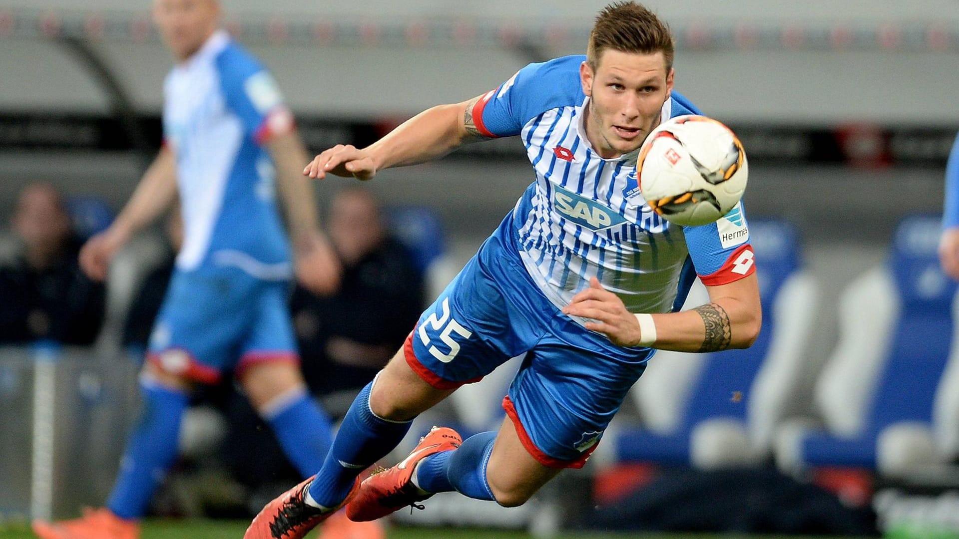 Im Anflug Richtung BVB? Hoffenheims Innenverteidiger Niklas Süle. Im Anflug Richtung BVB? Hoffenheims Innenverteidiger Niklas Süle.
