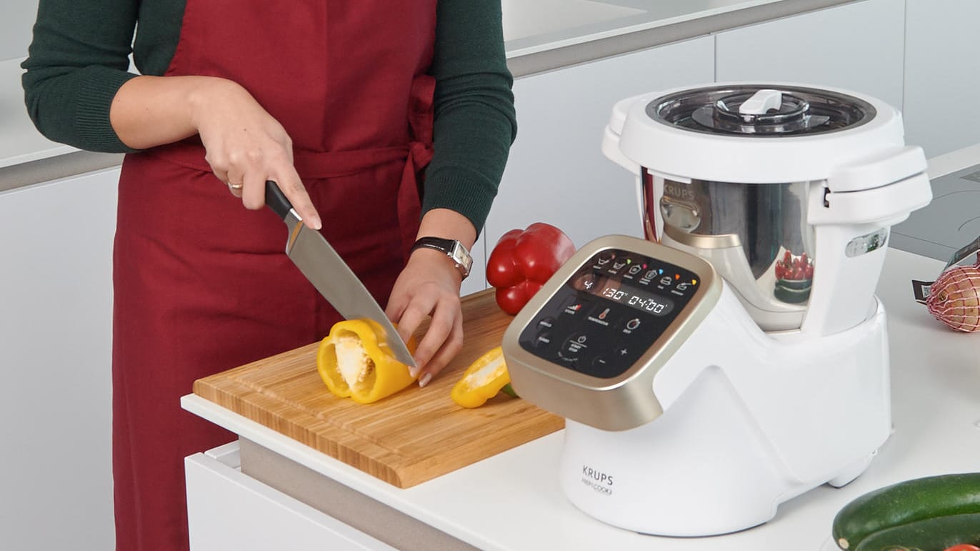 Die Krups "Prep & Cook" ist ähnlich kompakt wie der "Thermomix", bietet aber mehr Möglichkeiten.